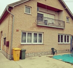 Spratna kuća u Dolji