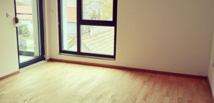 Nov, dvosoban stan na Lesnini