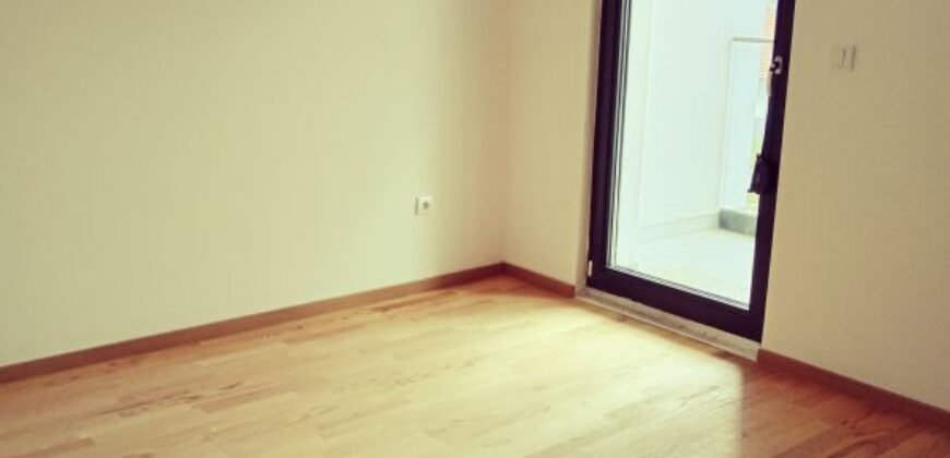 Nov, dvosoban stan na Lesnini