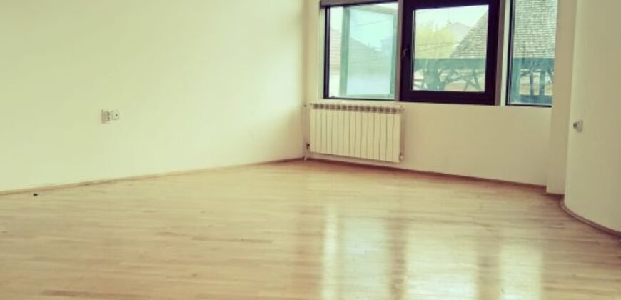 Trosoban stan u Centru