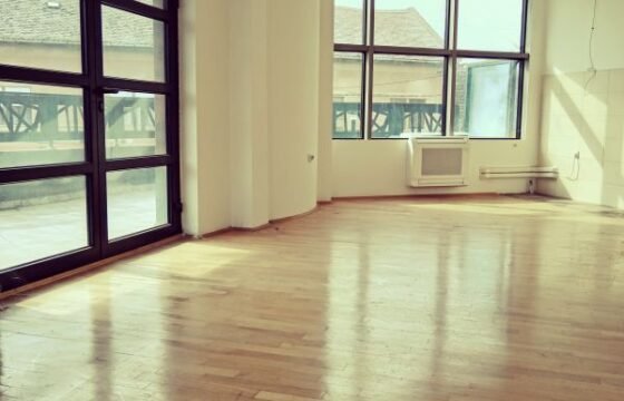 Trosoban stan u Centru