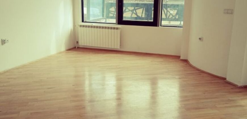 Trosoban stan u Centru