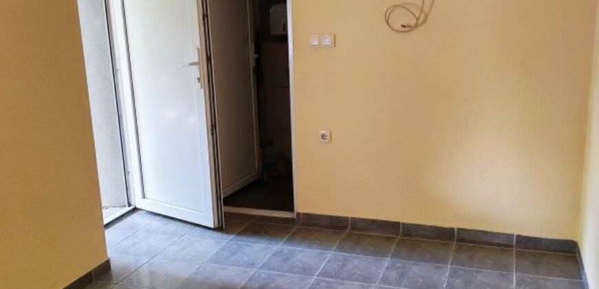 Jednosoban dvorišni stan u Centru